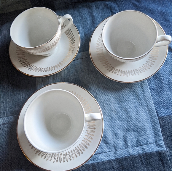Royal Knight tea cups and saucers X3 22kt gold mcm - Picture 3 of 10